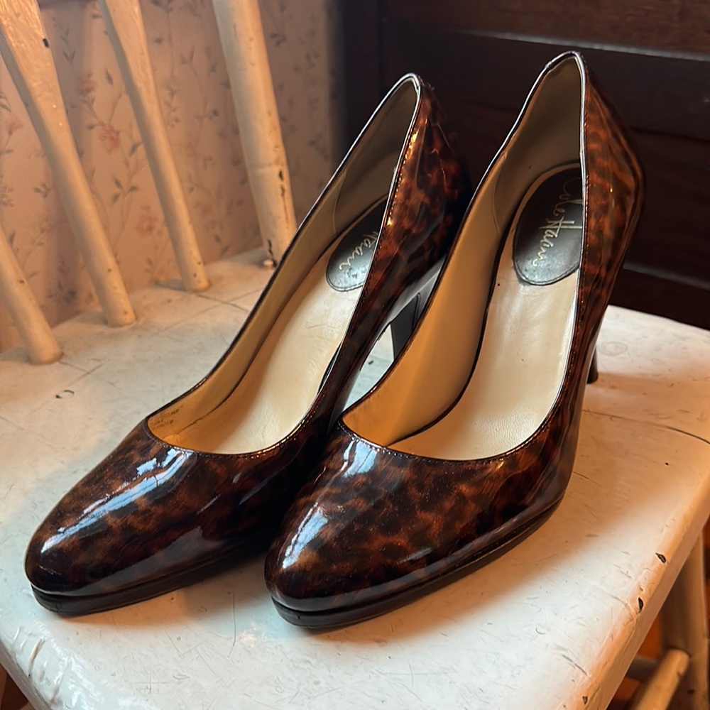 Cole Haan Nike Air Pumps. Round Toe Patent Leather Leopard. 9B.
